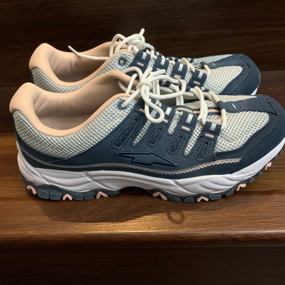 New Avia Women's Blue and Beige Athletic Shoes. Size 9.5 - Picture 3 of 10